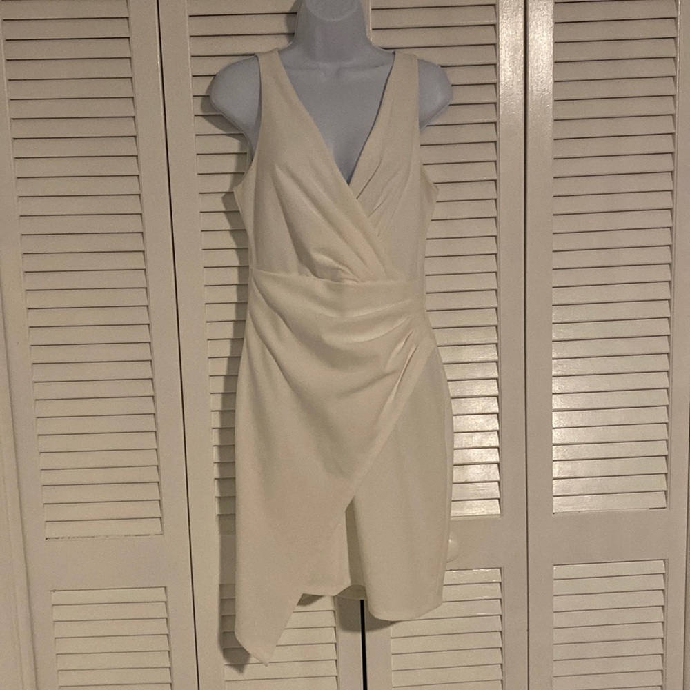 GUESS White Ruched Cocktail Dress Bridal Shower Rehearsal Dinner Large 10 - Picture 2 of 3
